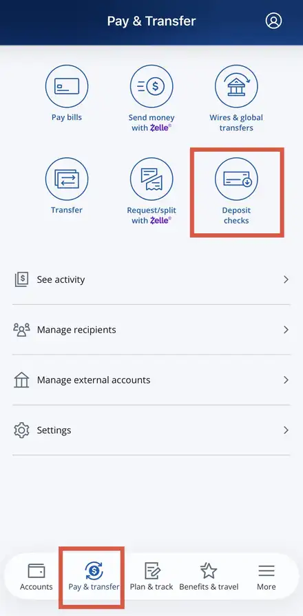 Chaseアプリの「Pay & transfer」画面。「Deposit checks」を選ぶ